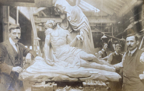 Photo sculptors around - of,