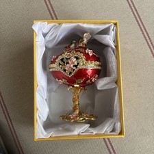 Beautiful Enabled Egg Shaped Gift Which Opens