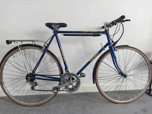 Vintage triumph team - vintage, leader
