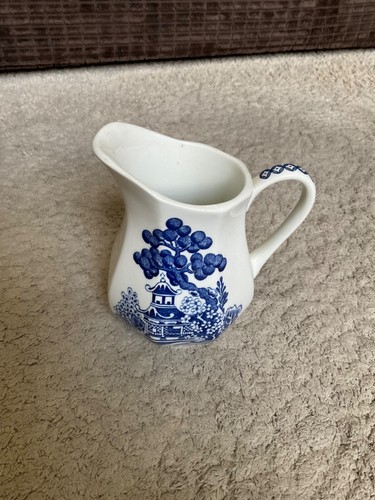 Willow pattern meakin jug - pattern, j&g