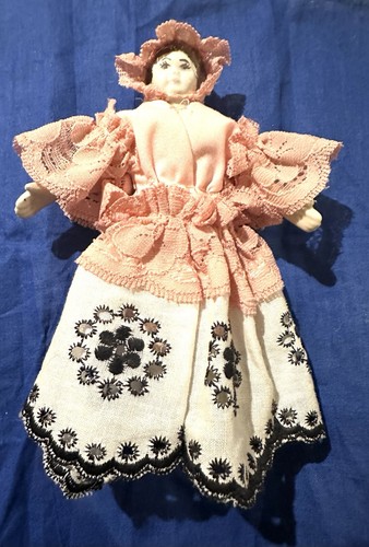 Vintage dolls house - dolls,
