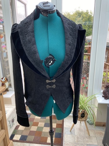 Black brocade style - black,