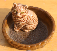 Vintage (553) WADE Porcelain