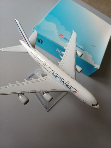 Diecast model airliner - diecast,