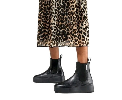 Russell and bromley park way - russell,
