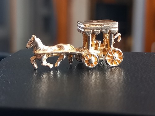 Vintage 9ct yellow - yellow, horse