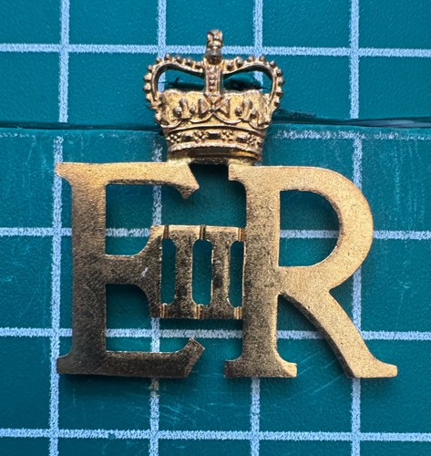 Aide comp queen - aide-de-comp, to