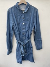 Ladies long sleeve buttoned