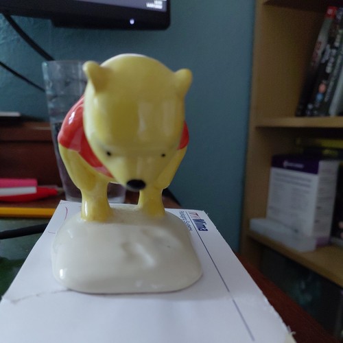 Winnie and the paw marks - winnie,