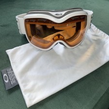 White  Never Worn OAKLEY Stockholm Ski Goggles  Glasses Women’s/ Girls 