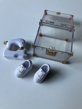 Rainbow High Acrylic shoe display box + pair of shoes + sewing machine