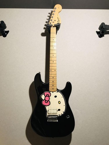 Hello kitty black stratocaster - hello,