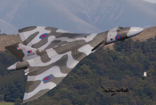 Vulcan xh558 flight photo - in,