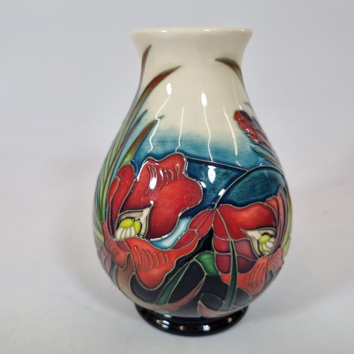 Moorcroft pottery satin flower - pottery,