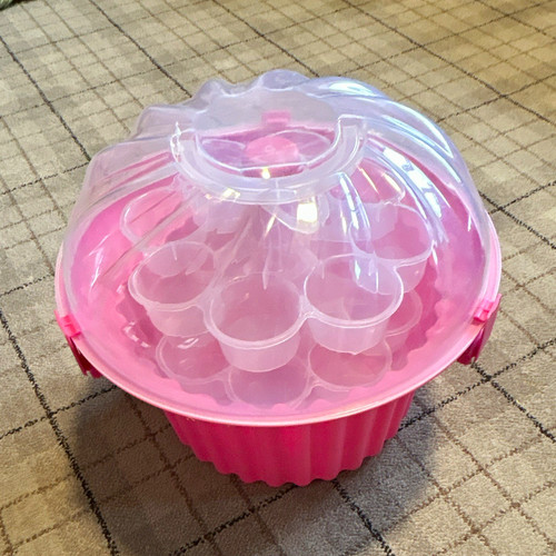 Pink clear plastic round - &,