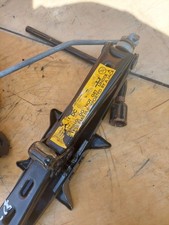 MERCEDES BENZ CITAN 2016 JACK KIT- JACK AND HOLDER. 