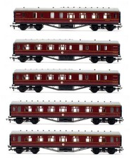 MAINLINE 'OO' GAUGE RAKE OF 5