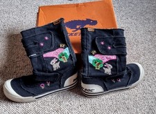 Ikonic Vintage 00s Rocket Dog