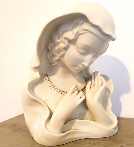 Virgin mary madonna praying - madonna,