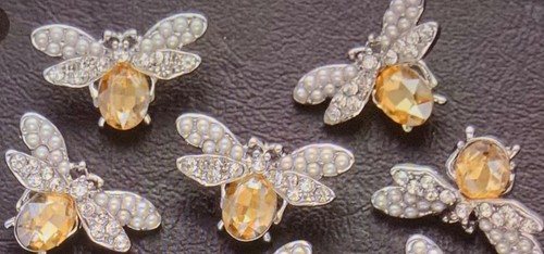Diamanté bee shaped silver - ,