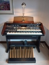Roland Atelier AT900c organ