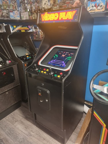 Video play arcade cabinet - play, with