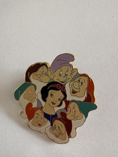 Disney pin badge - badge,