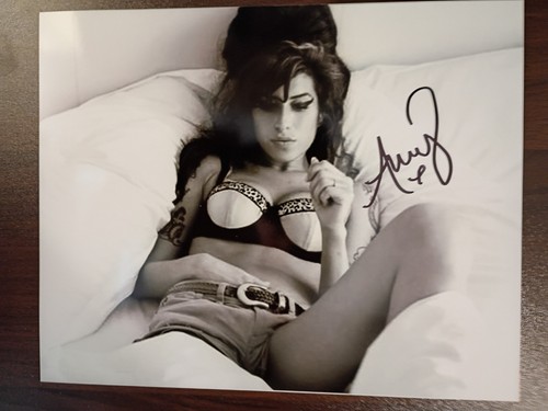 Amy winehouse signed 8x10 - winehouse,