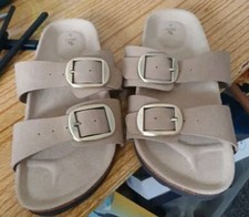 tu sandals size 5  New without box
