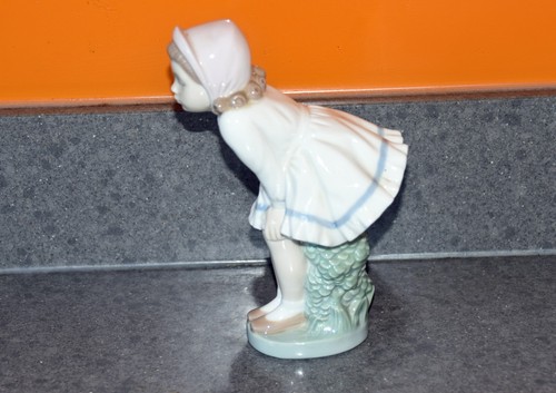 Lladro nao porcelain girl - lladro,