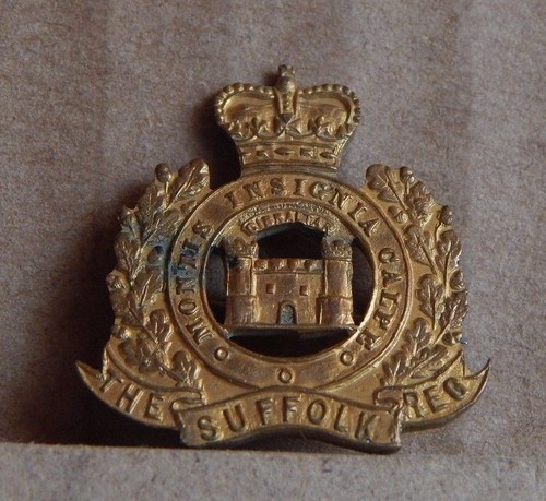 The suffolk regiment lapel - suffolk,