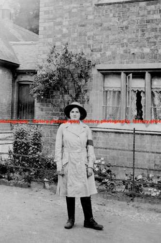 F014364 land girl wearing - land,