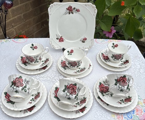 Vintage richmond red - red, roses