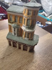 Lilliput Lane miniature figurine of the Picadilly General Store