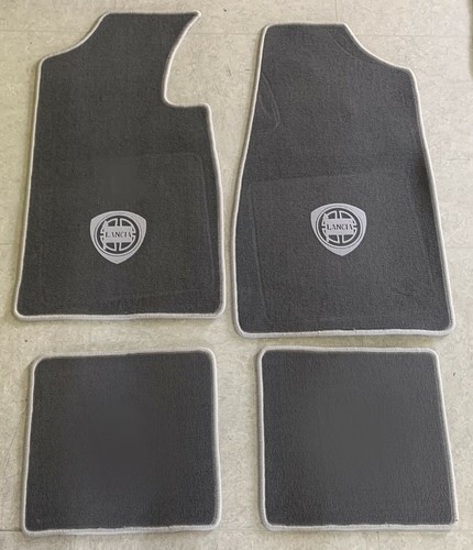 Automotive carpet foot mats