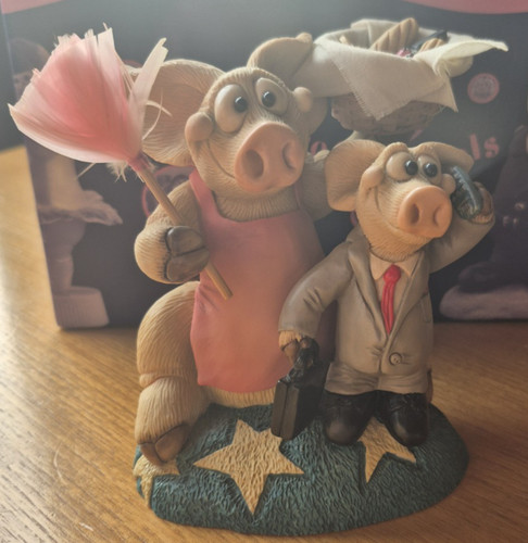 Piggin domestic goddess - piggin',