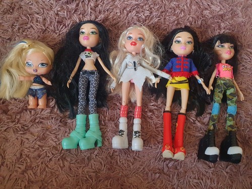 Bratz dolls bundle - bratz,