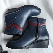 Pavers womens Blue and Burgundy leather ankle boots. low wedge heel Size 5