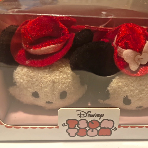 Disney store tsum boxed - disney,