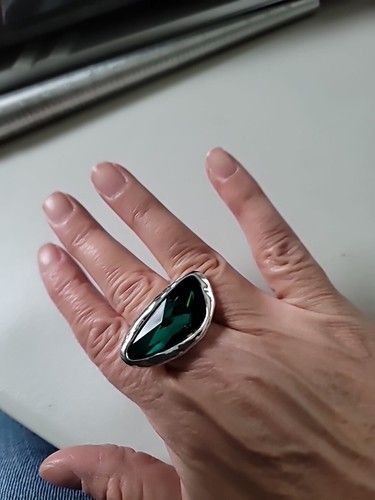 Green crystal free - crystal, form