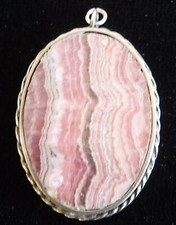 RHODOCHROSITE  CABOUCHON PENDANT SET IN SILVER. 4cm