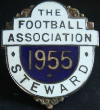 THE FOOTBALL ASSOCIATION 1955 STEWARD Badge Brooch pin In gilt 29mm x 33mm