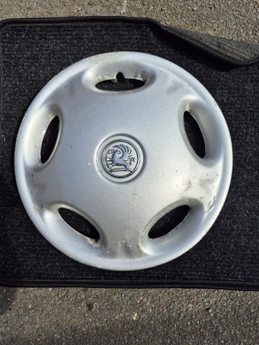 Vauxhall corsa wheel trim hub - vauxhall,
