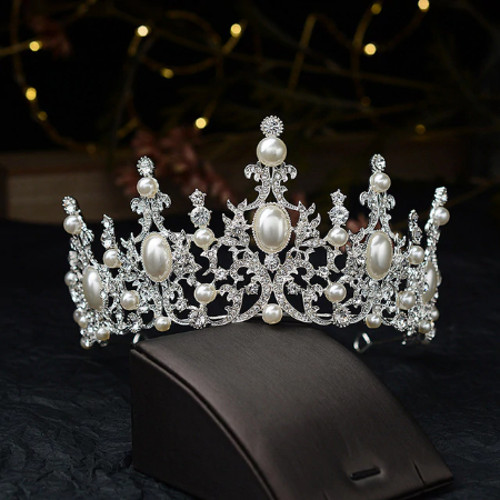 Stunning silver crown tiara - stunning,