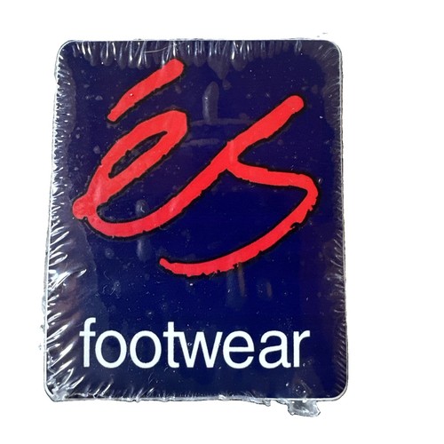 Footwear és logo - és,