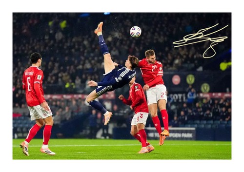 Scott mctominay signed - scott,