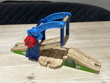 Thomas Wooden Railway LIFTING