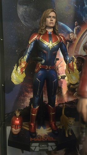 Hot toys captain marvel - hot,