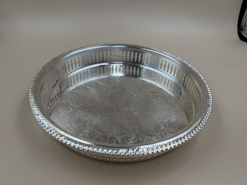 Vintage round silver metal - vintage,