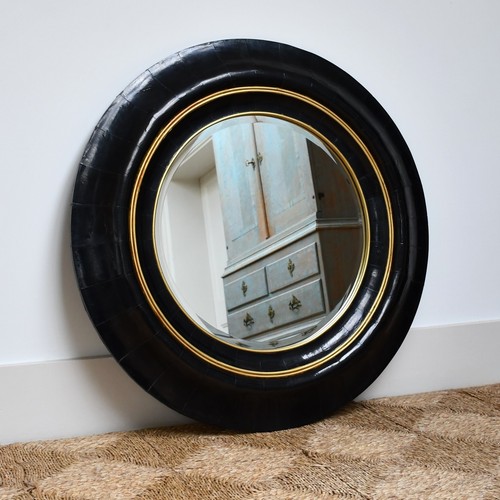 Large late 20th century round - large,